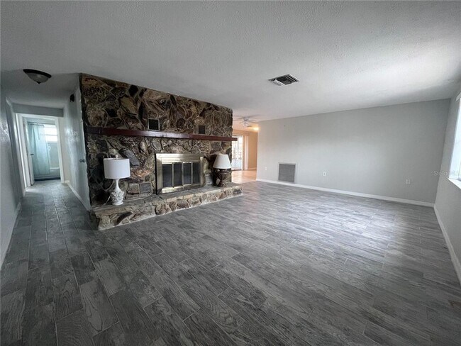 Foto del edificio - 13632 Stacey Dr
