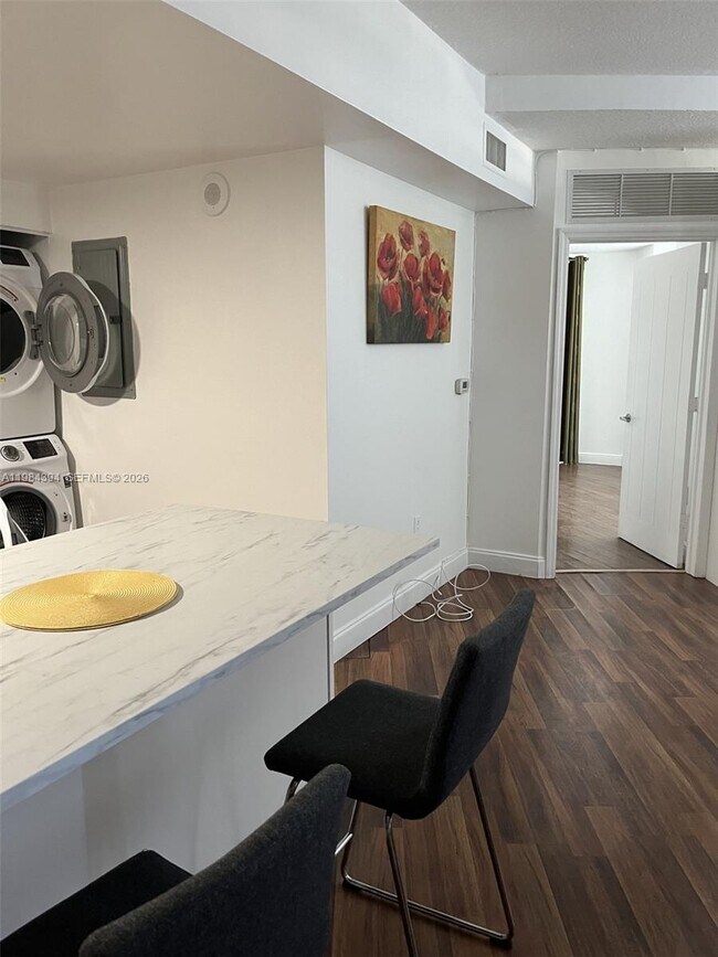 Foto del edificio - 1 Glen Royal Pkwy