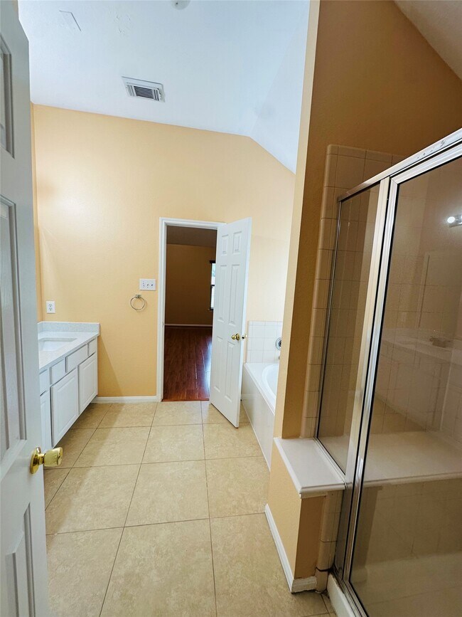 Building Photo - 20506 Rainstone Ct