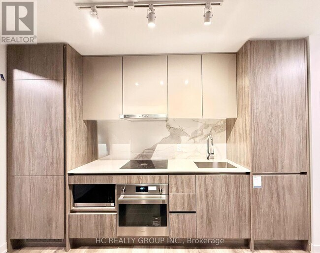 Building Photo - 180 Front St E