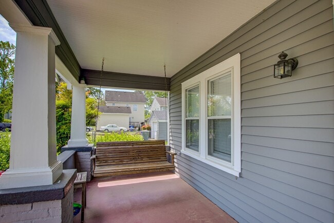 Building Photo - Charming, 3 Bed, 1 Bath Cape Cod in Granby...