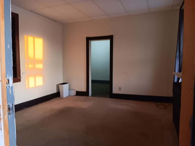 Building Photo - 110 1/2 S Main, Apt#2