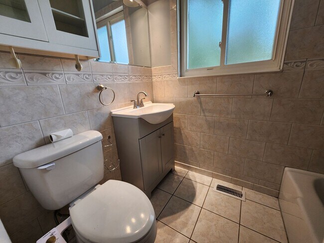 Foto del edificio - 3 Bed 2 Bath Home located Near Fort Carson!