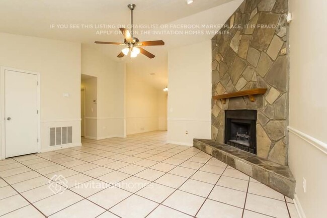 Building Photo - 1160 Park Creek Cir