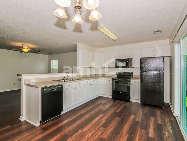 Foto del edificio - 1165 Amber Pines Dr