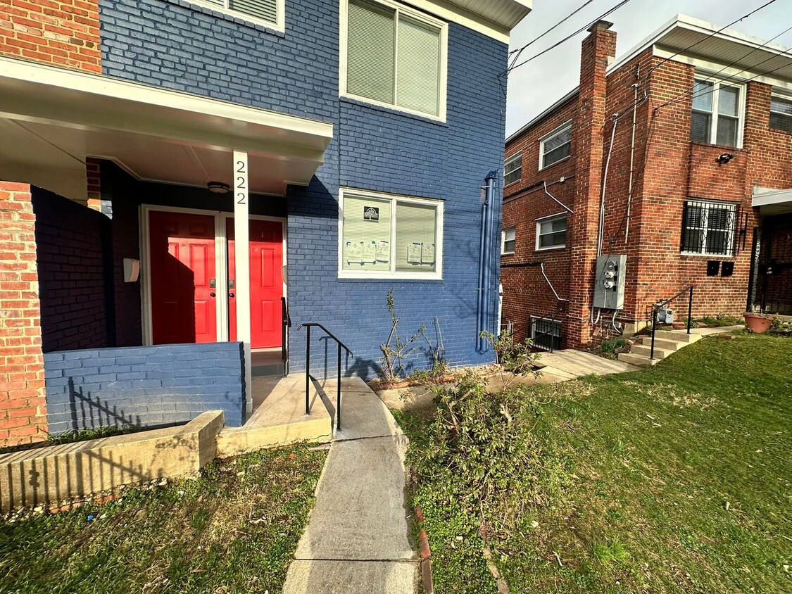 Primary Photo - Newly Renovated 3BR Duplex