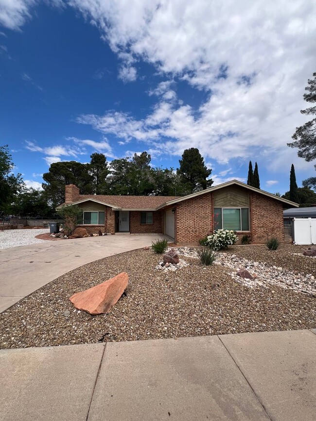 Foto del edificio - Great 3 bedroom 2 bathroom,  home with a h...