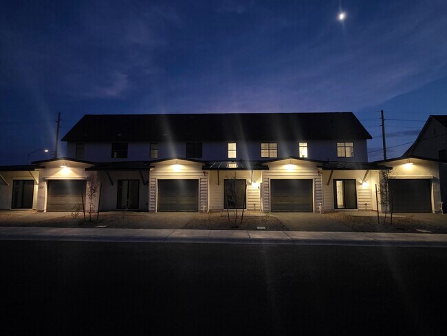 Building Photo - 8232 E University Dr