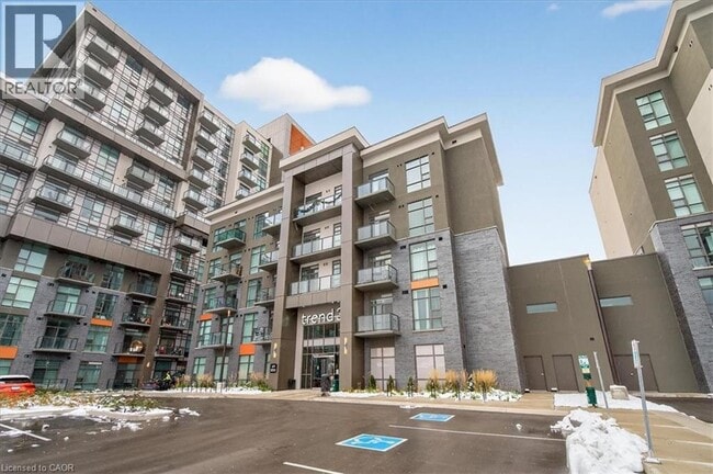 Building Photo - 470 Dundas St E