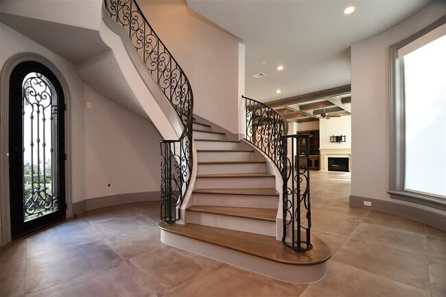 Building Photo - 107 Calle Catalina Pl