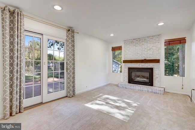 Foto del edificio - 5609 Rolling Rd