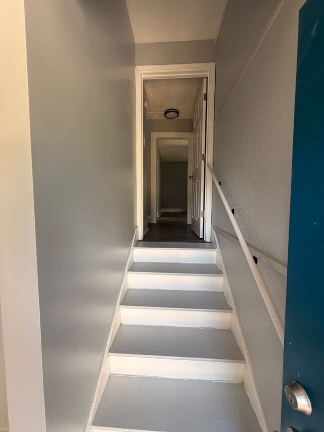 Foto del edificio - 2 bedroom available for a move right away!