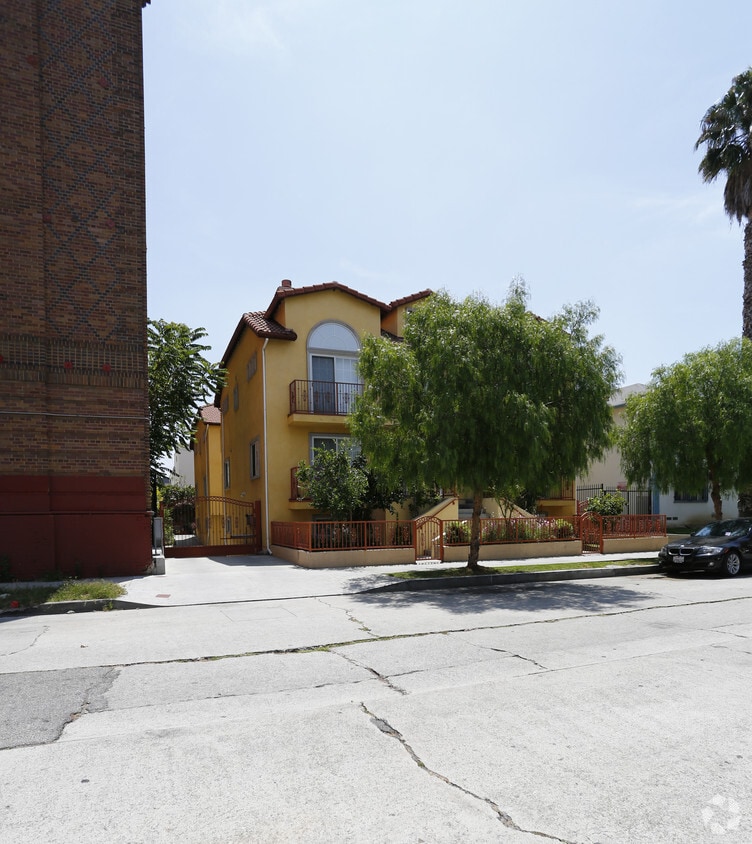 Primary Photo - 810 S Gramercy Pl