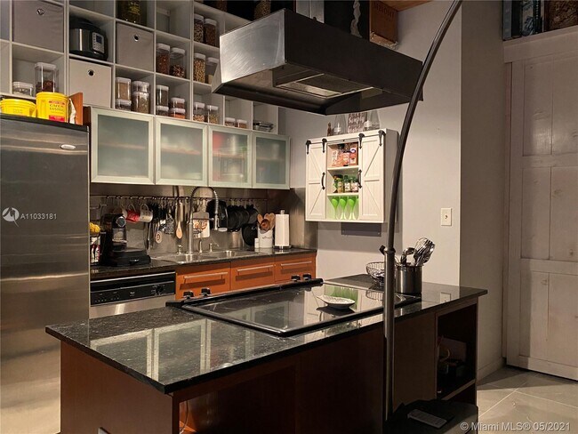 Foto del edificio - 10 SW South River Dr