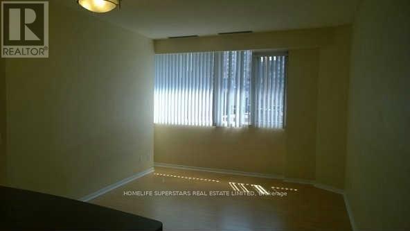 Building Photo - 555 Yonge St