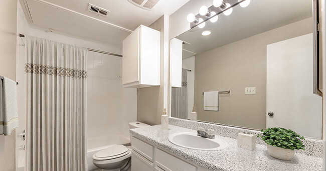 Foto del edificio - Trinity Oaks Apartment Homes