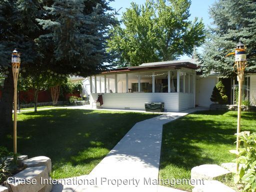 Building Photo - 652 Arbutus St