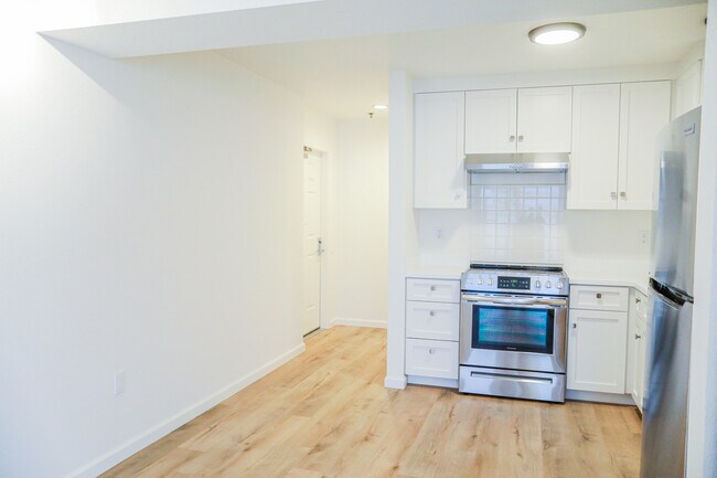 Building Photo - 135 W Napa St