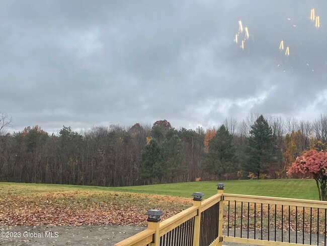 Building Photo - 154 Weatherwax Rd