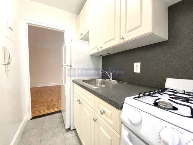 Building Photo - 615 W 172nd St