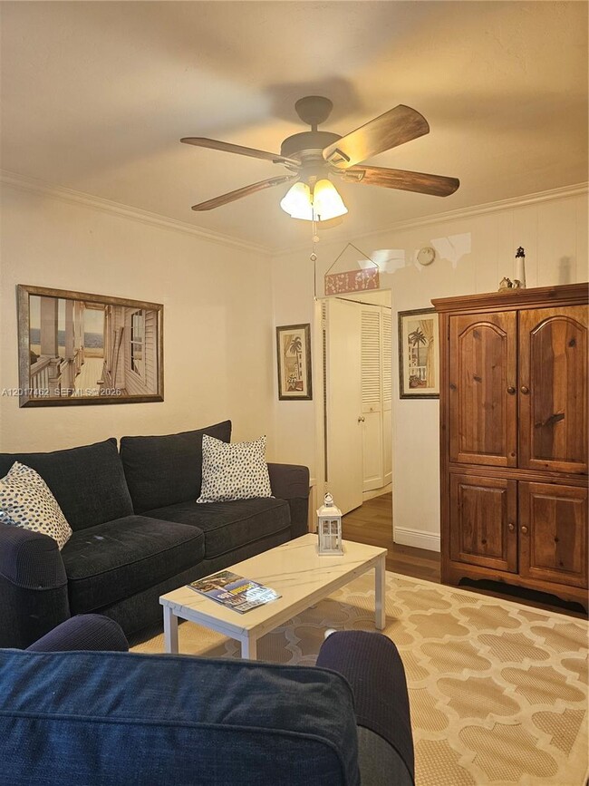 Foto del edificio - 325 Fernwood Rd