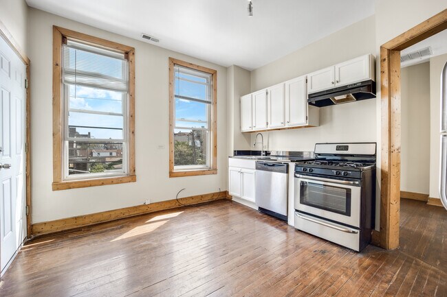 Building Photo - 1707 S Racine Ave