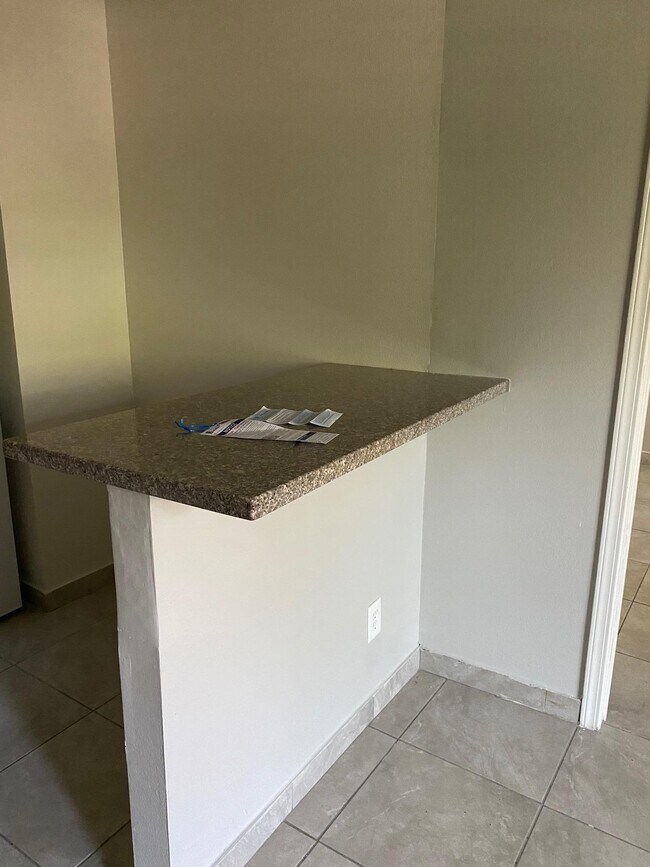 Foto del edificio - 20200 Leadwell St