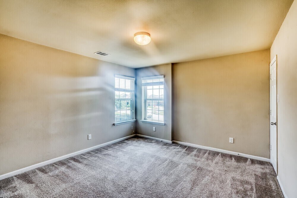 Building Photo - 15002 Silhouette Ridge Dr