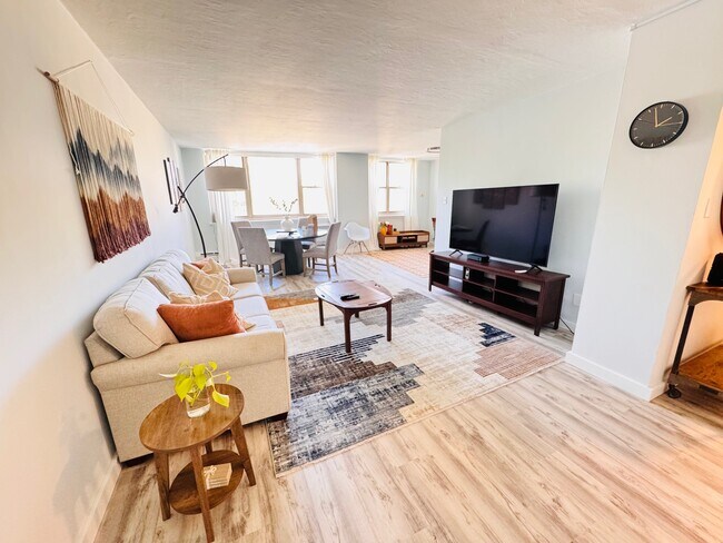 Foto del edificio - 1301 N Harrison St