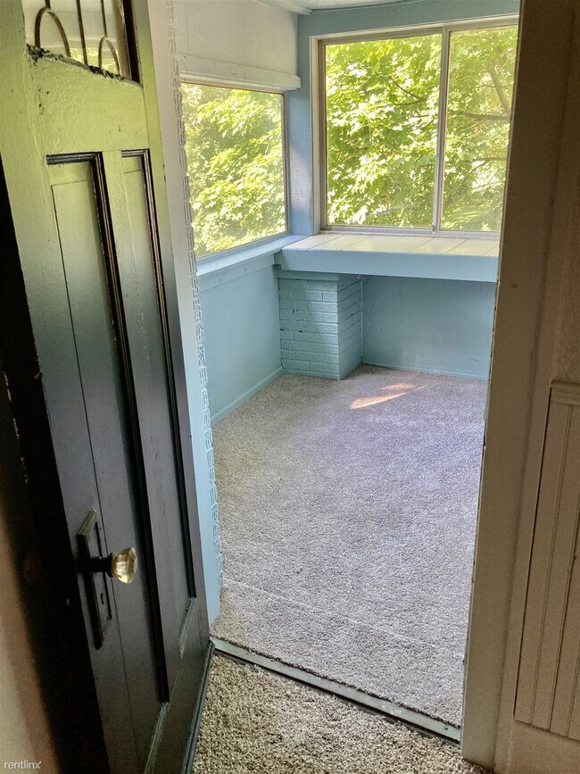 Building Photo - 2 br, 1 bath Duplex - 182 Eastlawn St Upst...