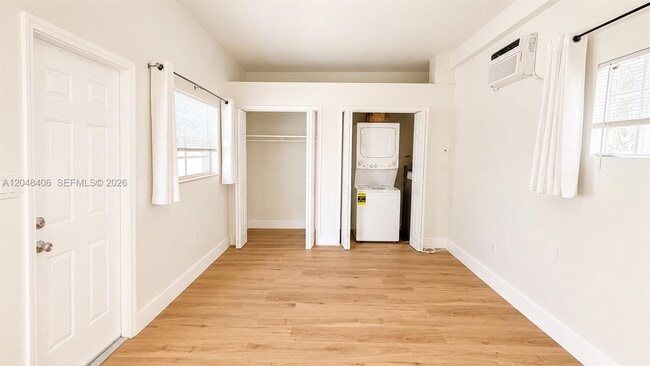 Building Photo - 1012 NE 17th Ct