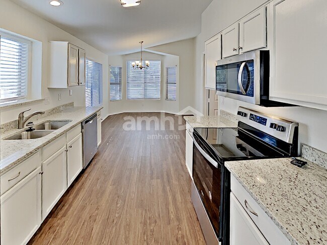 Building Photo - 2202 E Arabian Dr