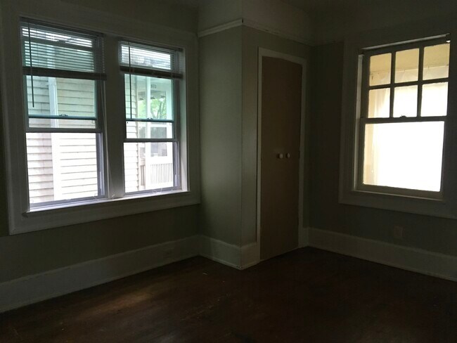 Foto del edificio - 2407 E Linnwood Ave