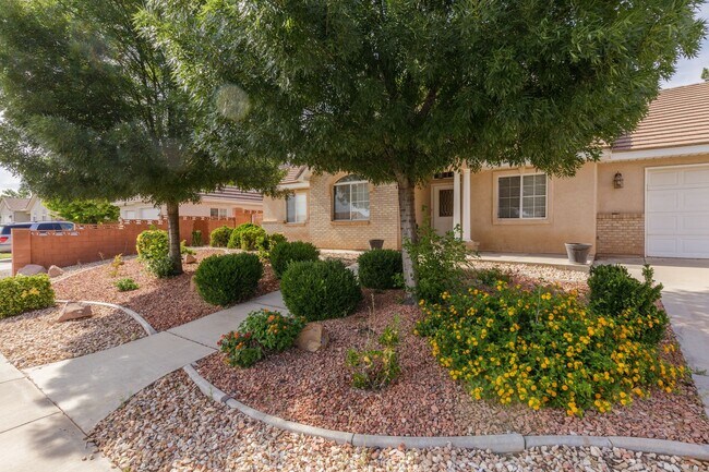Building Photo - 3 Bedroom 2 Bathroom Home in Foothills At ...