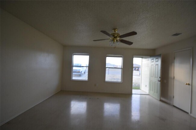 Foto del edificio - 1700 Overland Dr