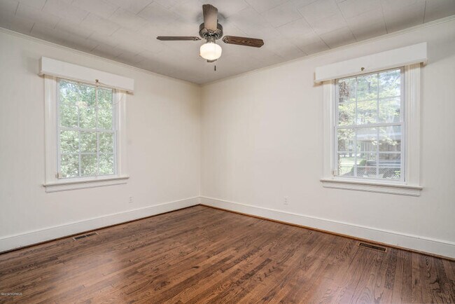 Foto del edificio - 317 Oakdale rd