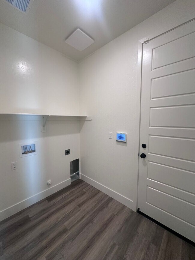 Building Photo - NW Visalia Home Coming Soon! Walking distance to Oak Grove