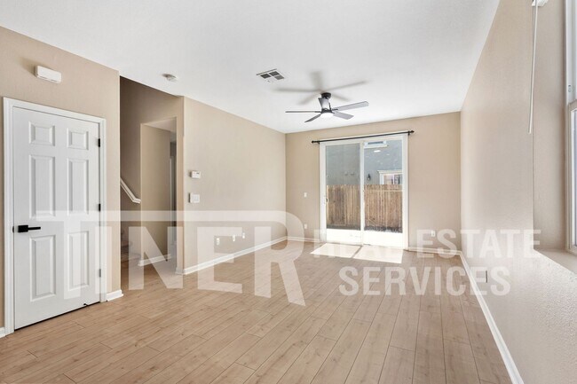 Foto del edificio - 2371 Snowberry Cir