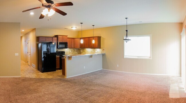 Foto del edificio - 3-Bed Duplex w Garage + Fenced Yard