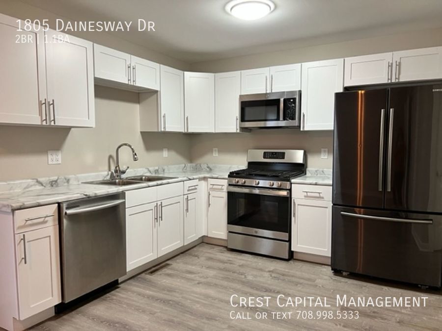 Primary Photo - 1805 Dainesway Dr Valparaiso, IN 46383