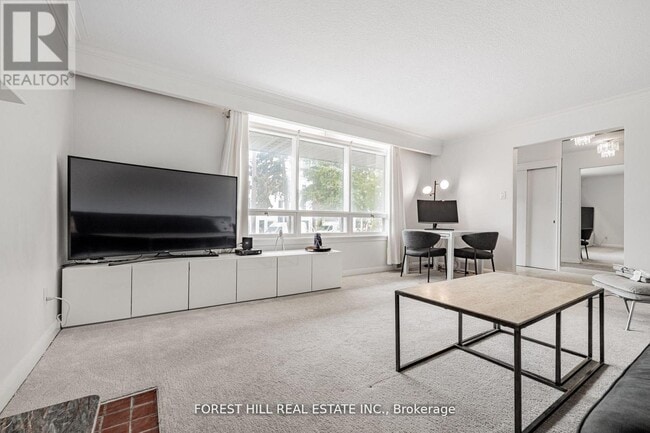 Building Photo - 11 Greenbriar Rd