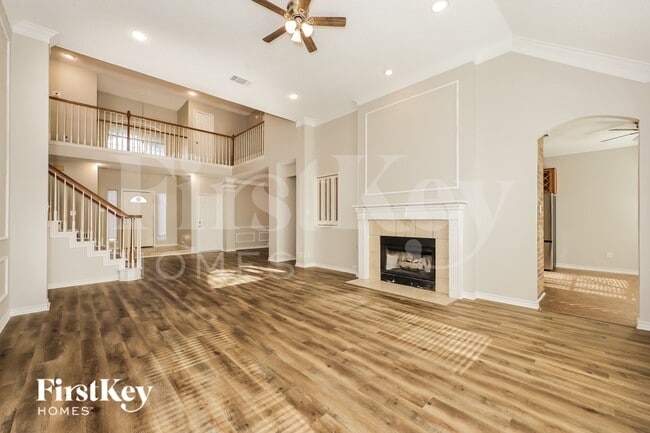 Building Photo - 8336 Mountainview Dr