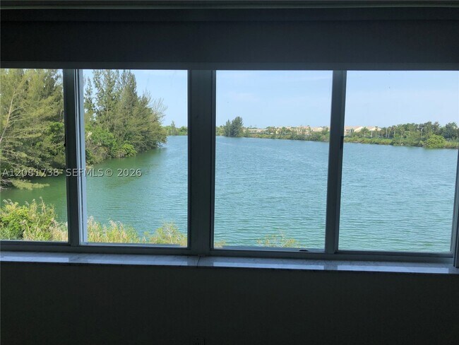 Building Photo - 14820 Naranja Lakes Blvd