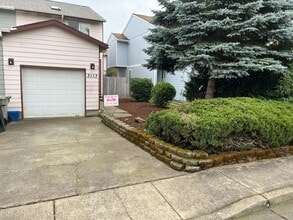 Building Photo - 3113 NE Flintlock Pl