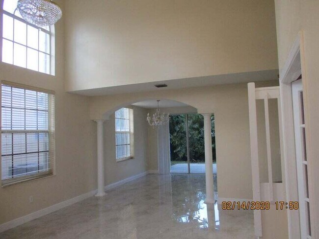 Building Photo - 7599 Ridgefield Ln