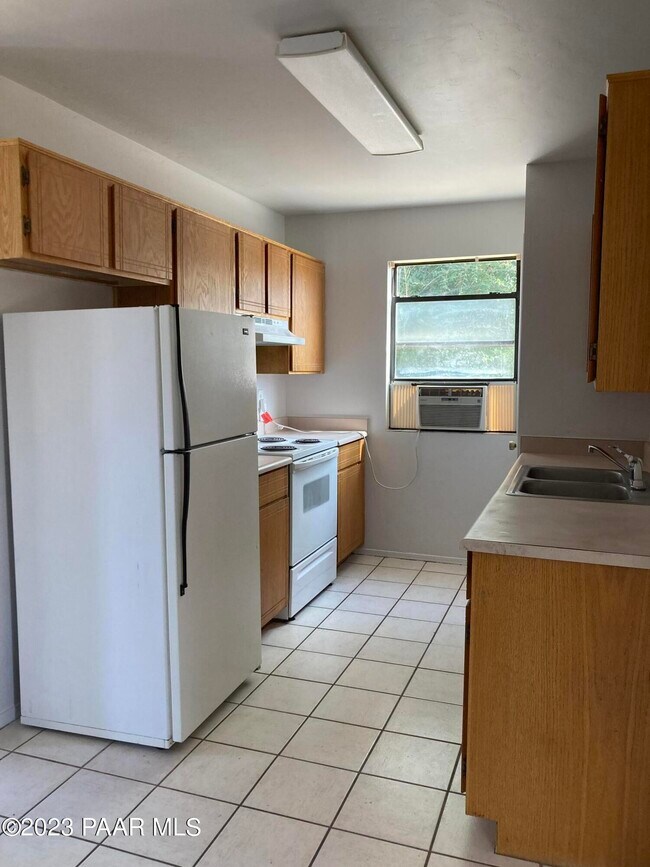 Foto del edificio - 3027 N Constance Dr