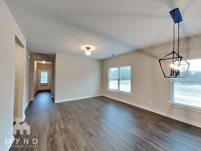 Building Photo - 176 Park Dr N