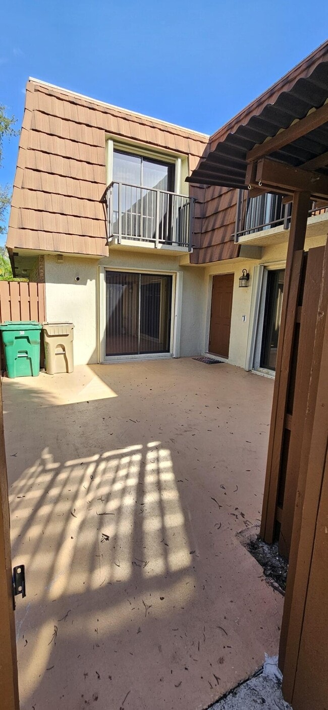 Building Photo - 11865 SW 11th Ct