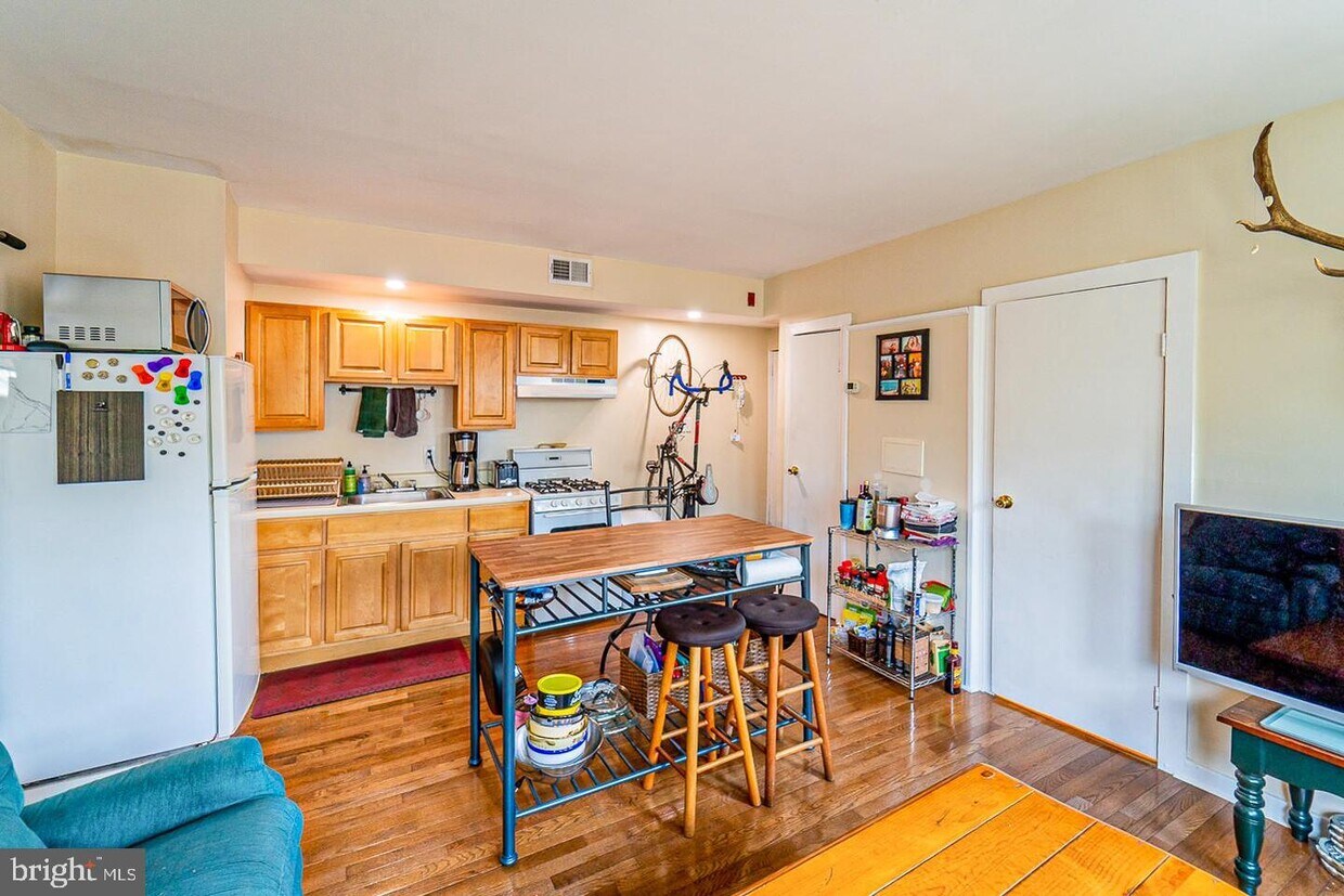 Primary Photo - 527 S 21st St