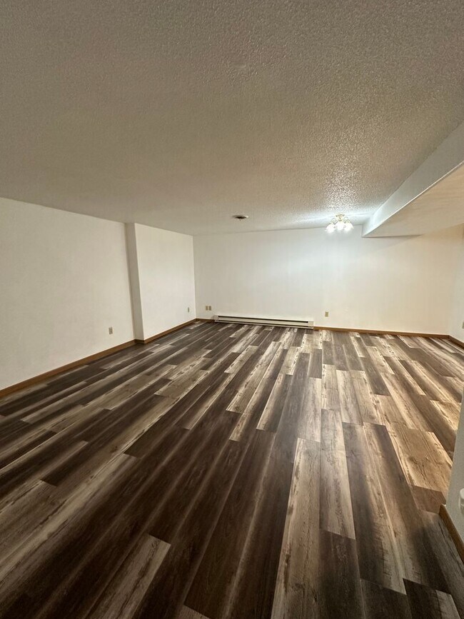 Foto del edificio - 649 8th Ave SW